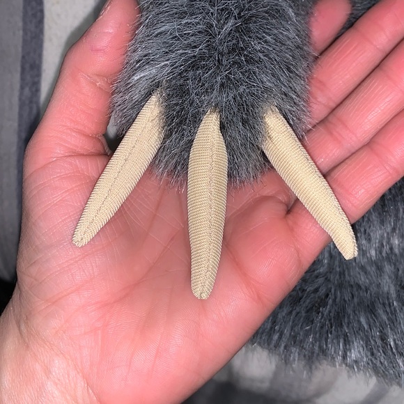 • ADORABLE Sloth Hand Puppet, By Daphne • - Picture 6 of 9